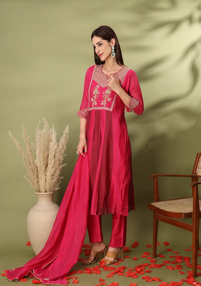 Naureen Velvet Kurta Set