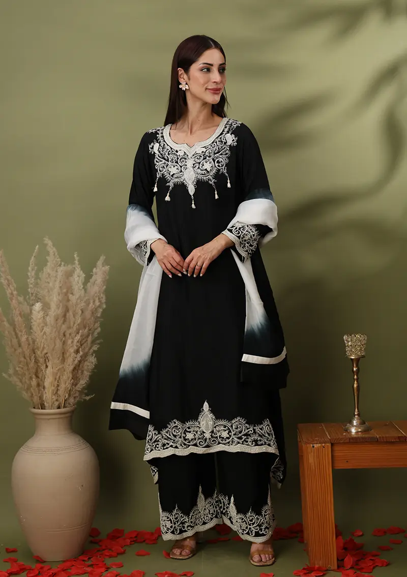 Aarvi Ethnic Outfit
